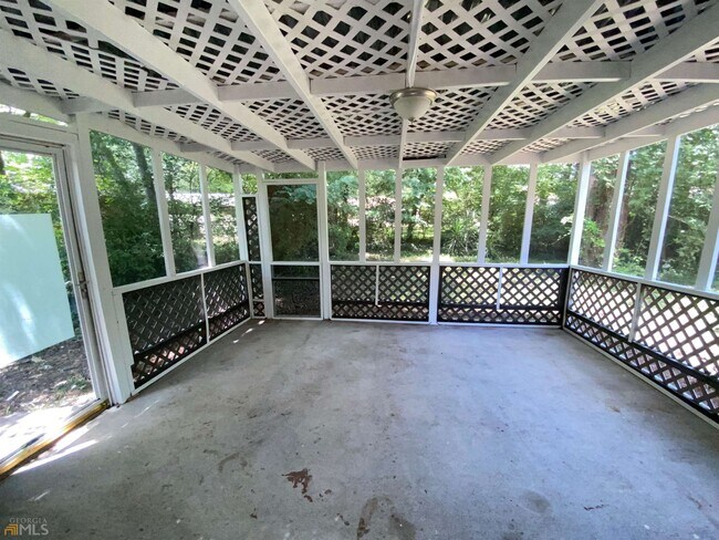 Building Photo - 5 James St