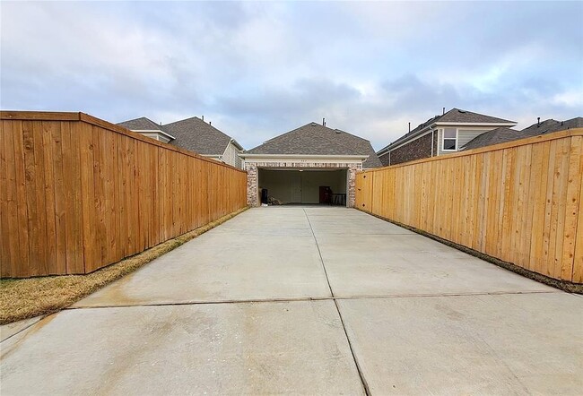 Building Photo - 337 Gleneagles Dr