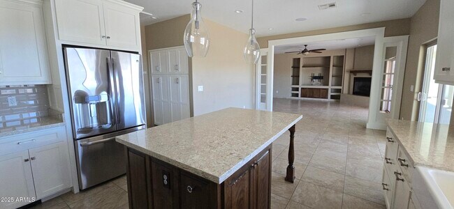 Building Photo - 839 W Hermosa Dr