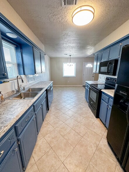 Building Photo - 7603 NW Andrews Ave