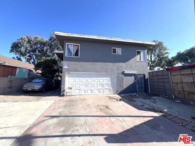 Building Photo - 823 E 111th Dr