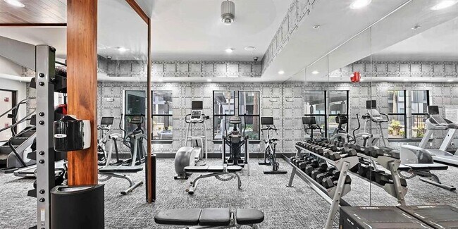 Building Photo - 776 N Orange Ave