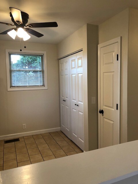Laundry room closet - 907A Malquin Dr