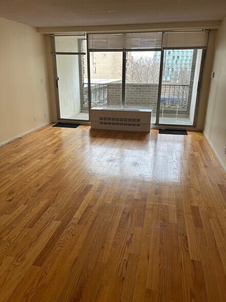 Building Photo - 77 Pond Ave