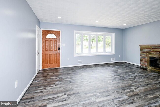 Building Photo - 6703 Groveton Dr