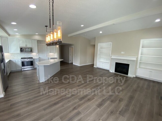 Building Photo - 6888 N Proust Dr