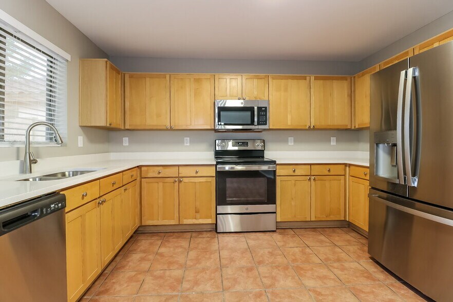 Building Photo - 15911 W Tasha Dr