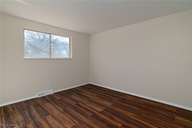 Building Photo - 8671 Ashwood Dr