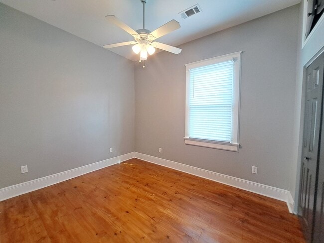 Building Photo - GORGEOUS 3BR/2 BA Single Family Home!  $500 off 1st Month's rent