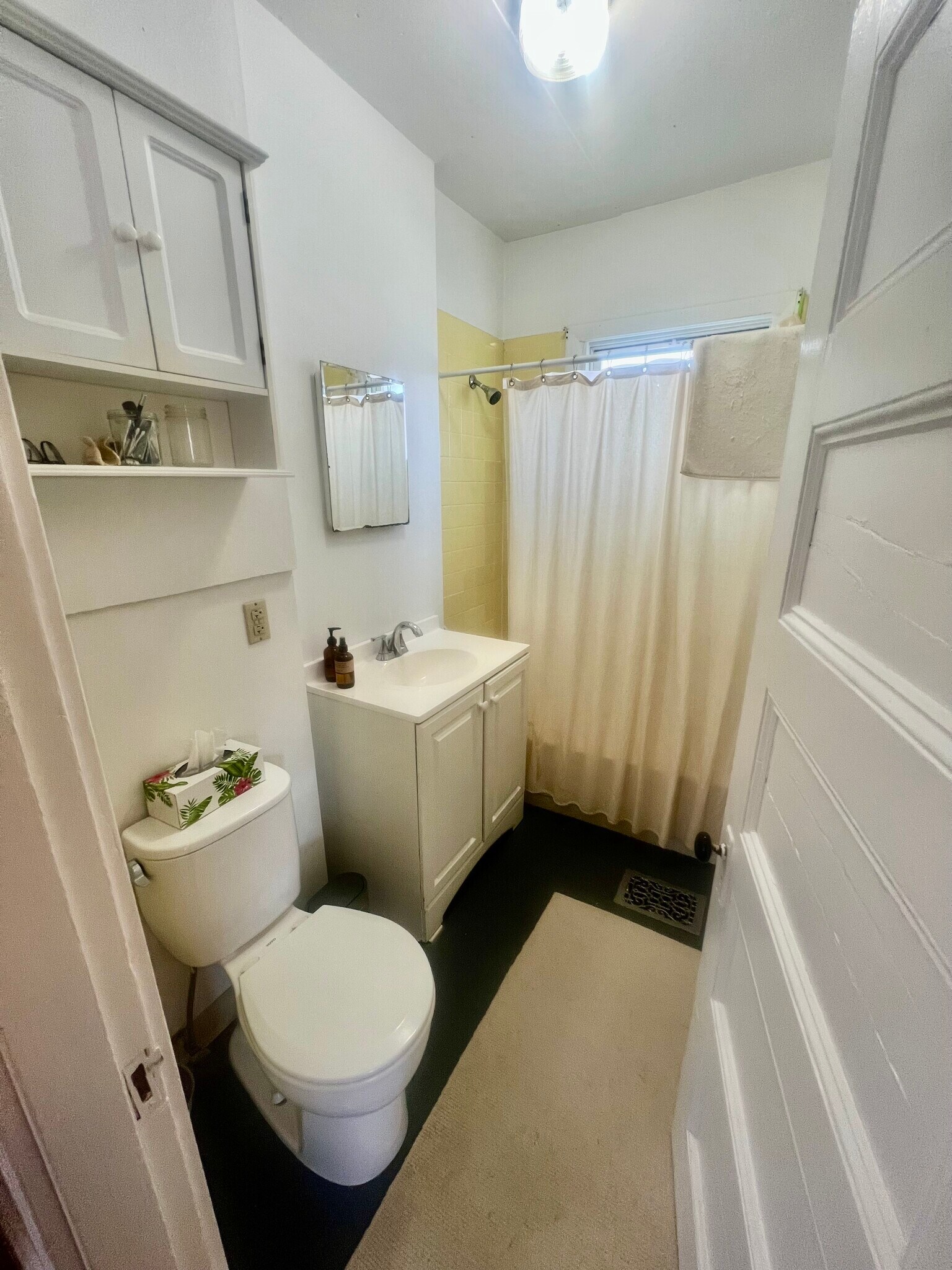 Bathroom - 3 Newbury St