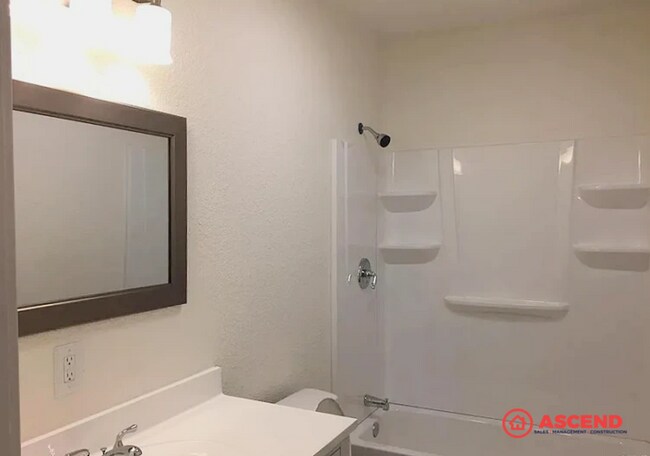 Building Photo - 404 Decatur St