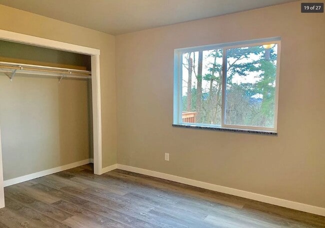 Building Photo - Charming 7 bedroom, 3 bath home available in August!