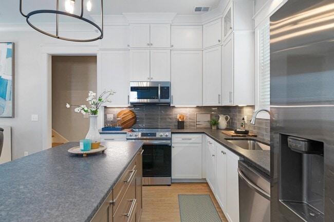 Building Photo - 1705 Double Oak Trl