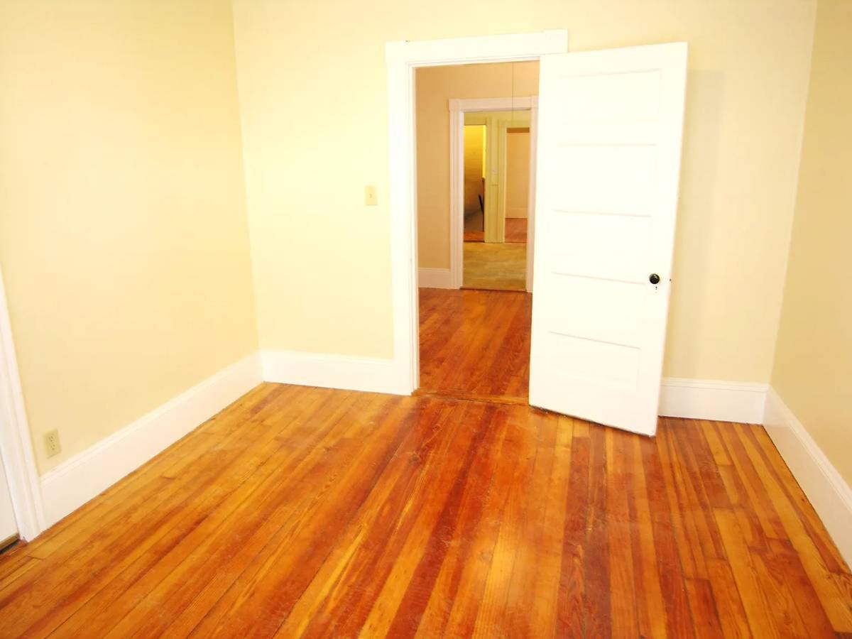Building Photo - 115 Bullard St