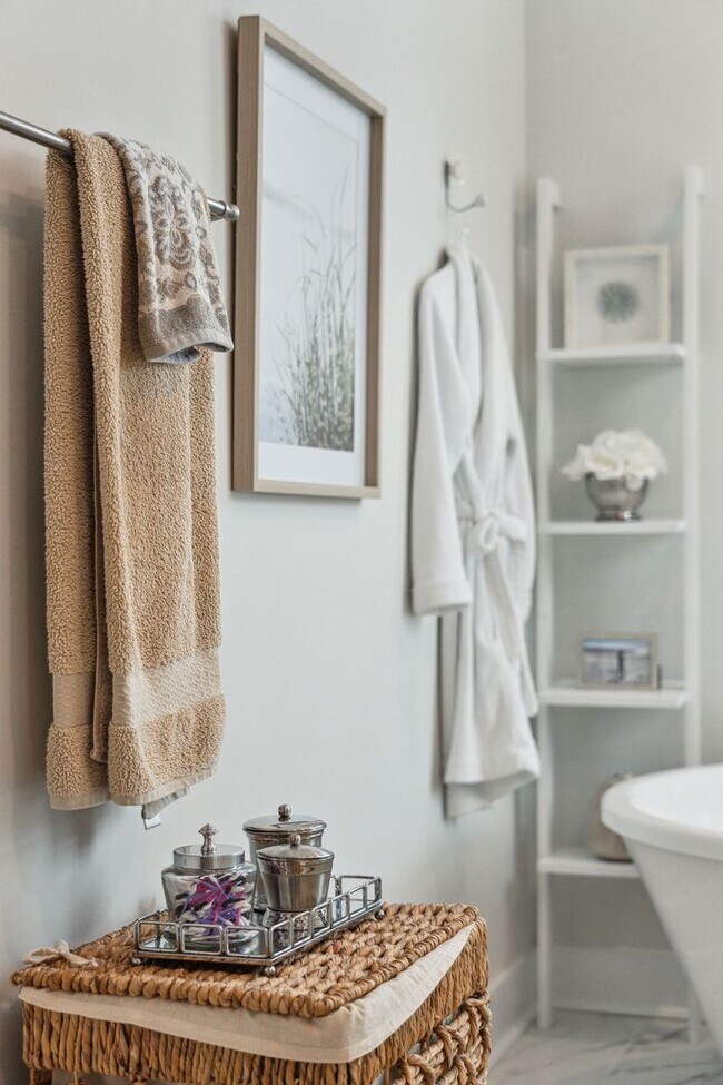 Building Photo - 2/4 Townhome in Midtown Located in Mt. Pleasant!