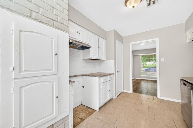 Building Photo - 403 Mistywood Dr