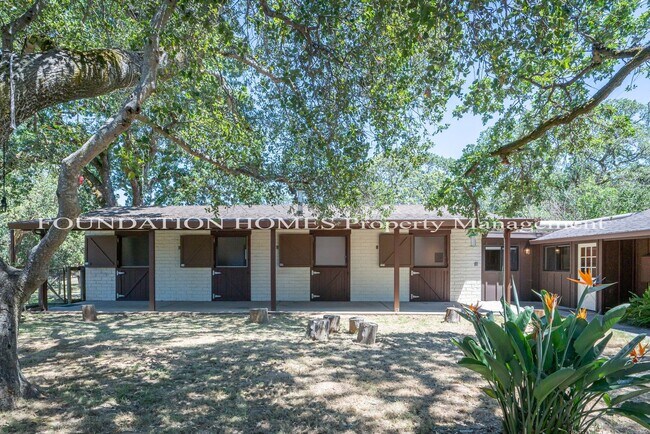Building Photo - Charming 2BD/2BA Converted Stable in Seren...
