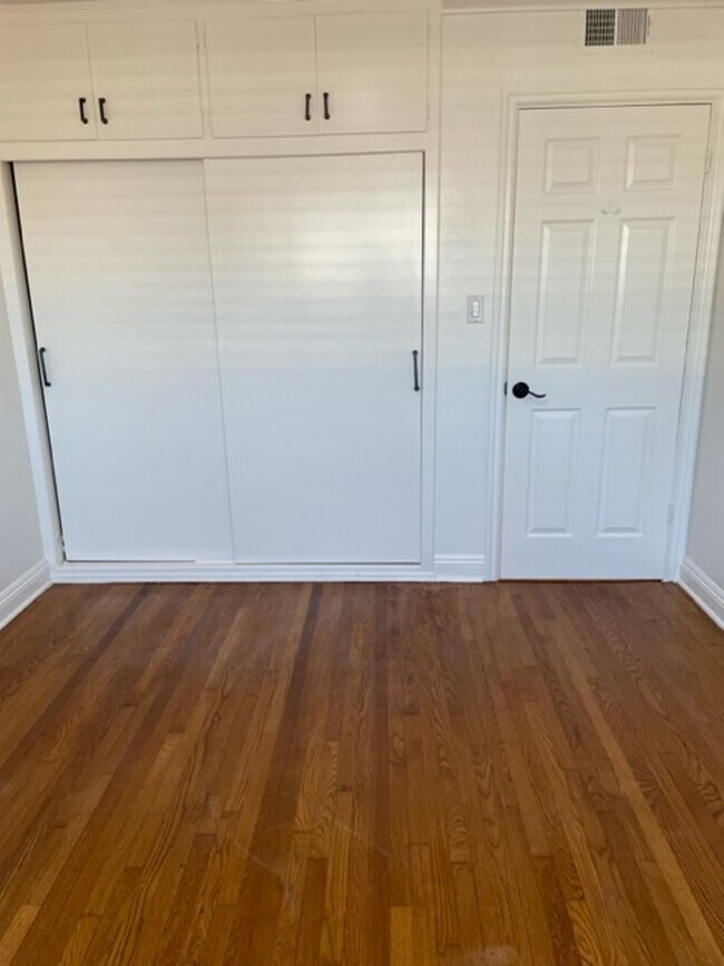 Building Photo - Beautiful 2 Bedroom Condo In Long Beach