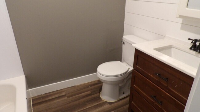 Building Photo - 115 Ryan Dr