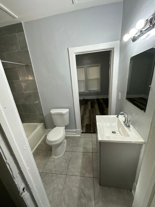 Building Photo - Fully Renovated 2/1 -Single Family Availab...