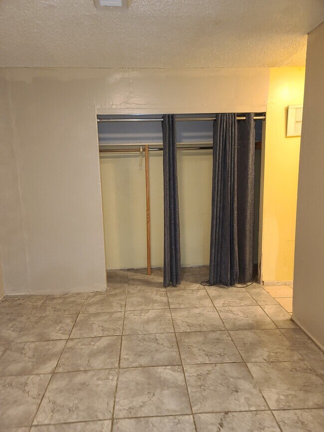 Building Photo - 729 N 11th St