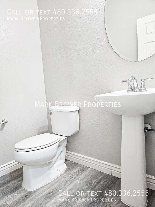 Building Photo - 8964 W Northview Ave