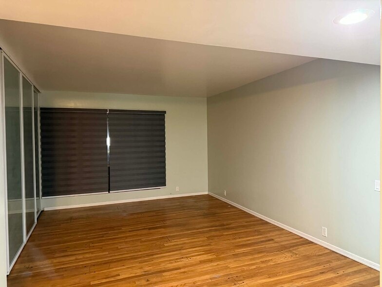 Building Photo - 3200 S Sepulveda Blvd