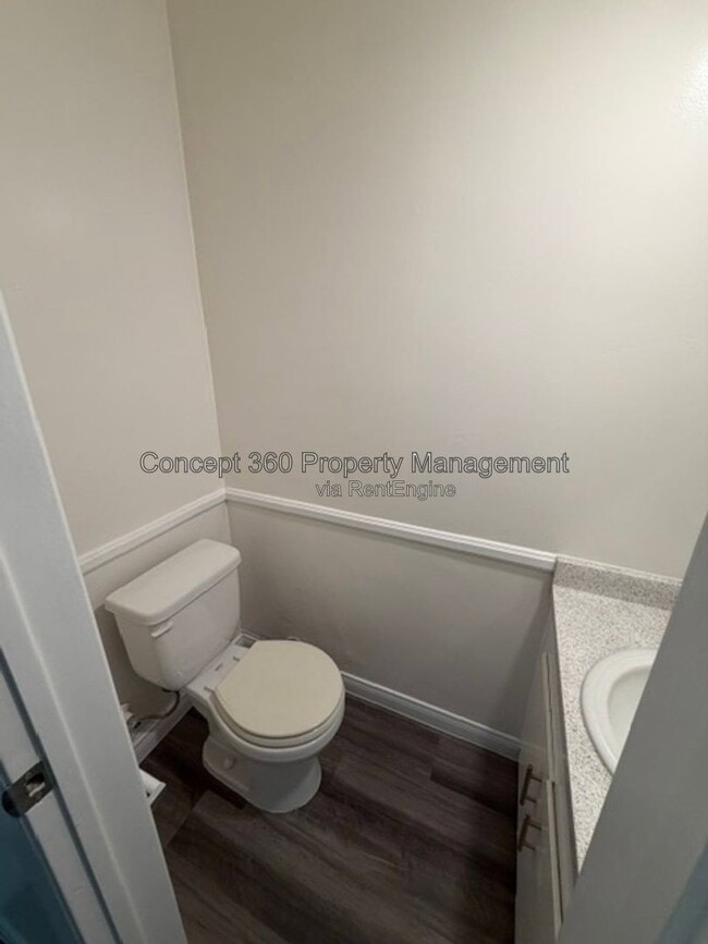 Building Photo - 327 Molino Ave