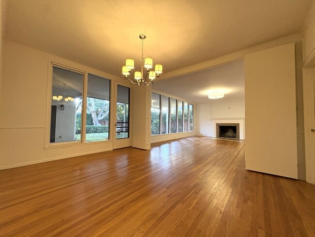 Building Photo - Beautiful Home in Crescent park, Palo Alto available now.