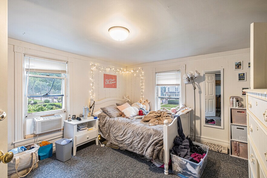 Building Photo - 1119 S Forest Ave