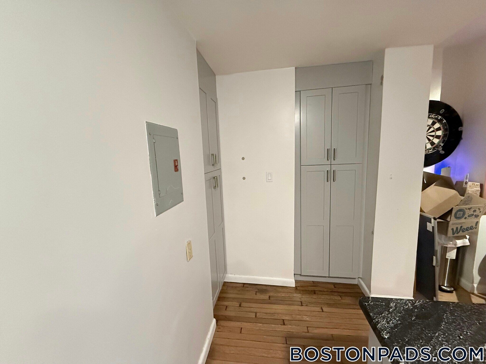 Building Photo - 452 Park Dr