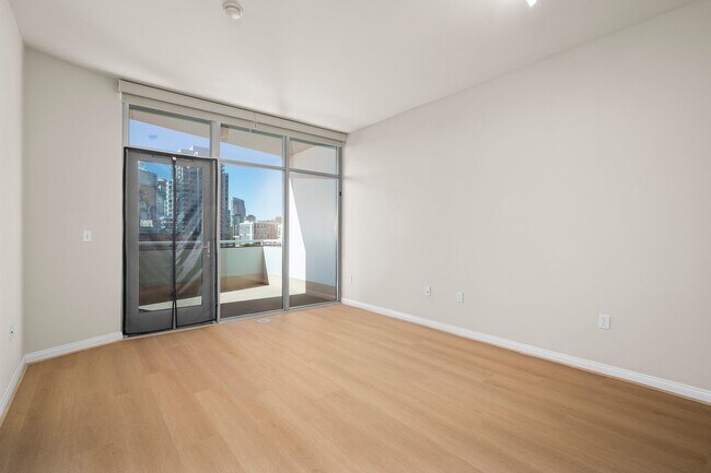 Building Photo - Beautiful Condo Right Across from Petco Park!