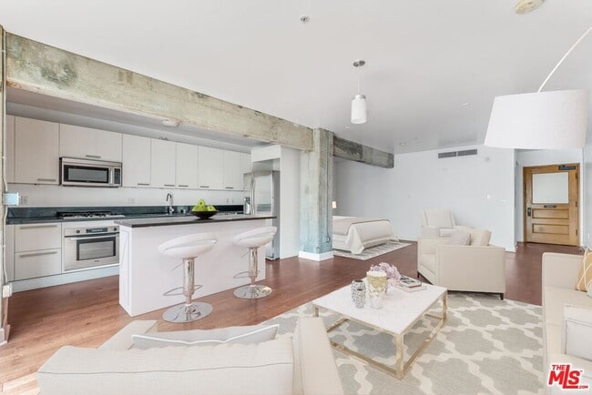 Building Photo - 416 S Spring St