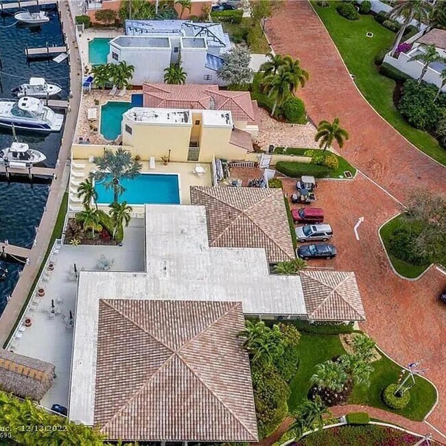 Building Photo - 100 Pelican Pointe Dr