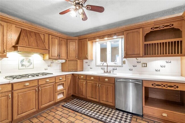 Building Photo - 131 Arrowood Ln