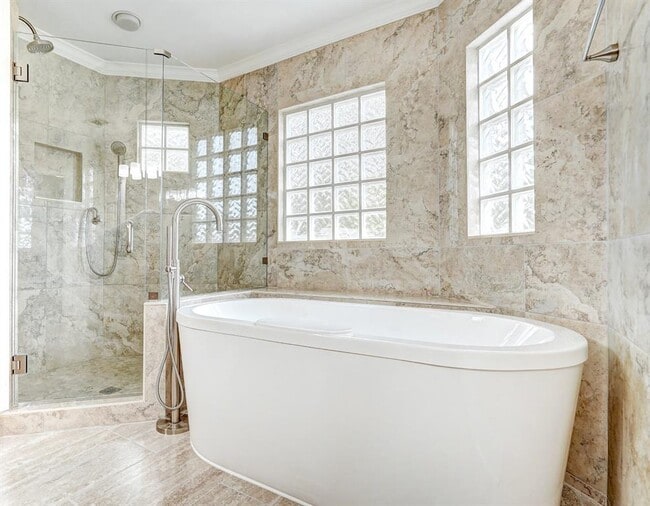 Building Photo - 6526 Lost Horizon Dr