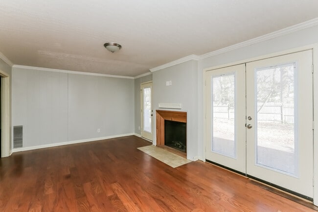 Building Photo - 5606 Warwick Dr