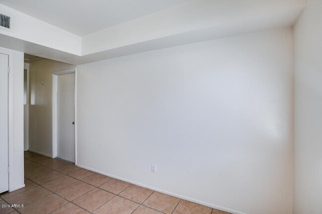 Building Photo - 10640 N 66th Ave