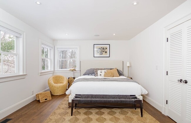 Building Photo - 41 Deep Woods Ln