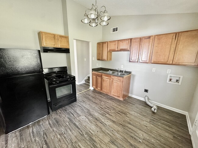 Building Photo - 3943 Maynard Dr