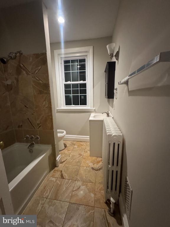 Building Photo - 228 Ascot Pl NE