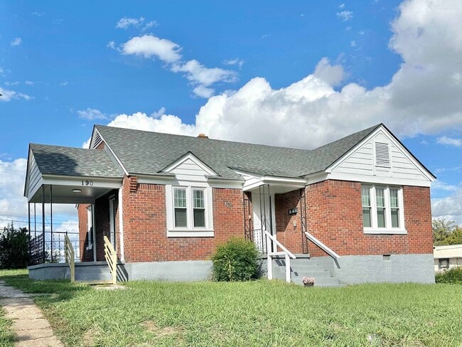 Building Photo - 190 E Fernwood Ave