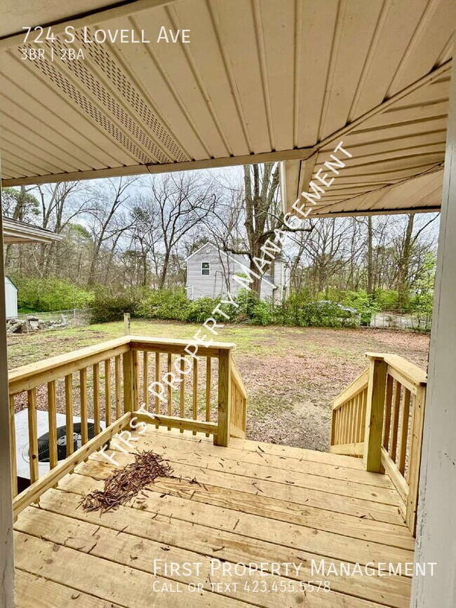 Building Photo - 724 S Lovell Ave