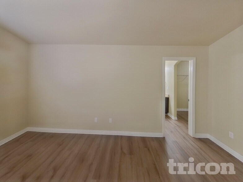 Building Photo - 9899 Silver Stirrup Dr