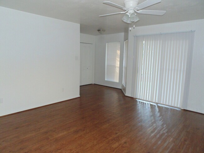 Building Photo - 2606PK