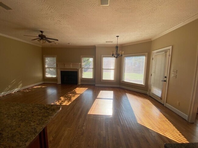 Building Photo - 1440 Asbury Dr