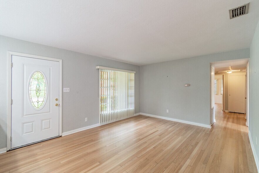 Building Photo - 4511 S Cameron Ave