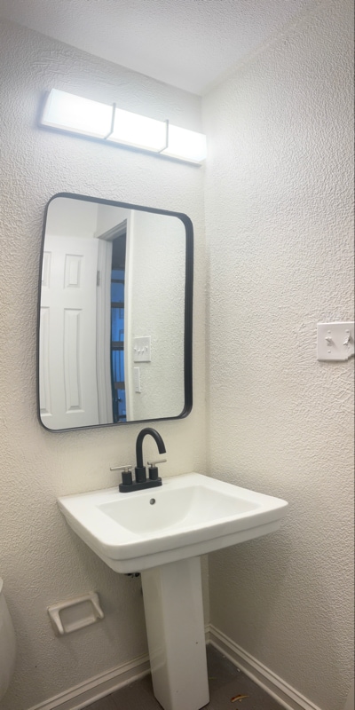 Building Photo - 633 Cameron Ct