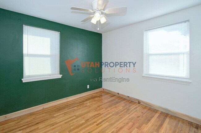 Building Photo - 860 Vics Rd