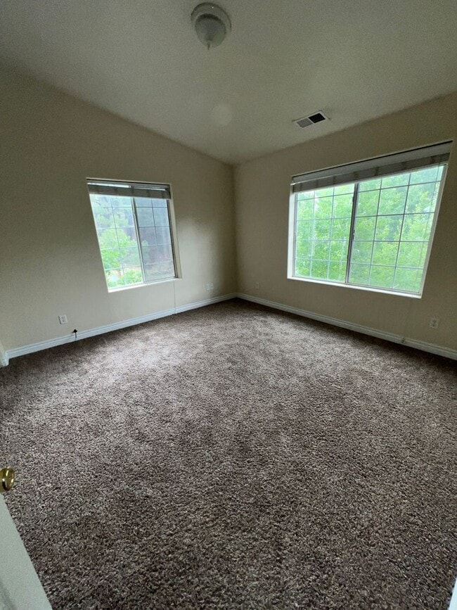 Building Photo - RENT REDUCED: Westside Flagstaff 3 Bed/2.5...